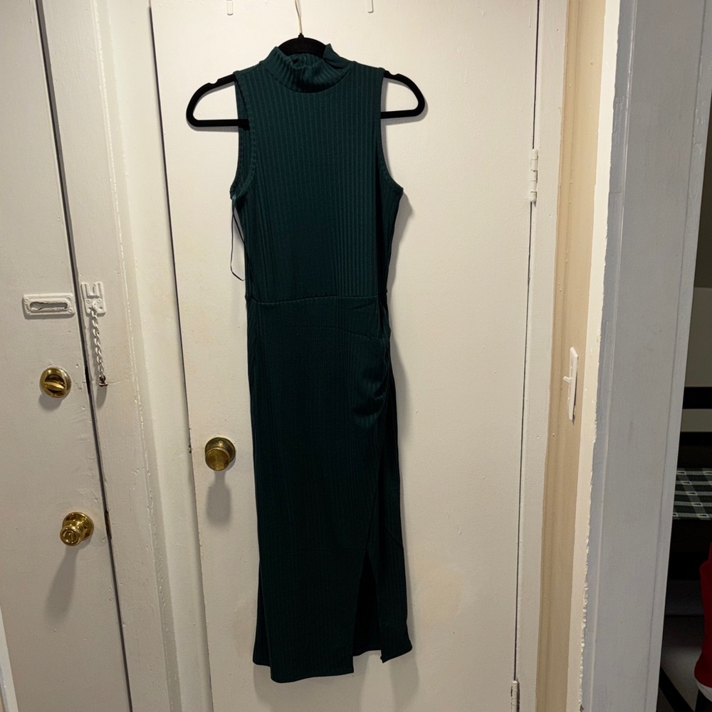 Ami Dark Green Ribbed Midi Dress